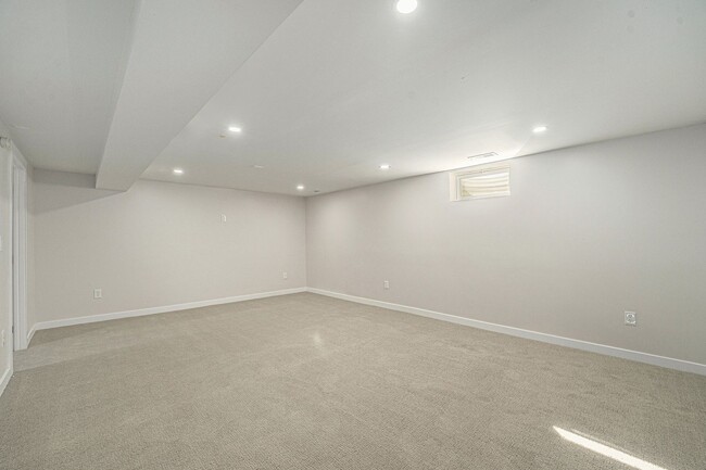 Building Photo - Spacious 6-Bed 3-Bath Home in Federal Heights/Denver