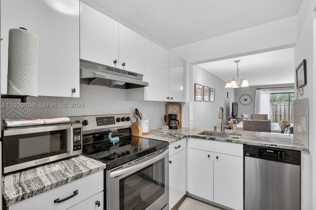 Building Photo - 9425 S Ocean Dr