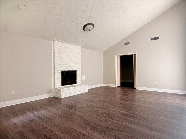 Building Photo - 11318 Briar Forest Dr