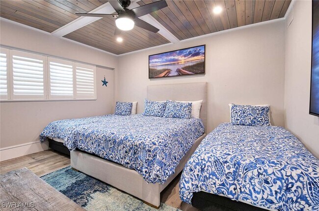 Building Photo - 1977 Gulf Shore Blvd N