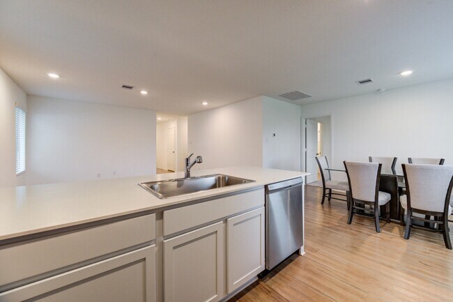 Building Photo - 3110 Spanish Oak Ln