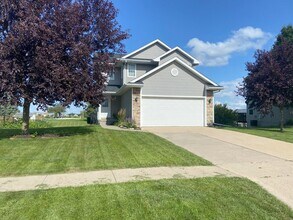 Building Photo - Spacious 4BR House in Ankeny