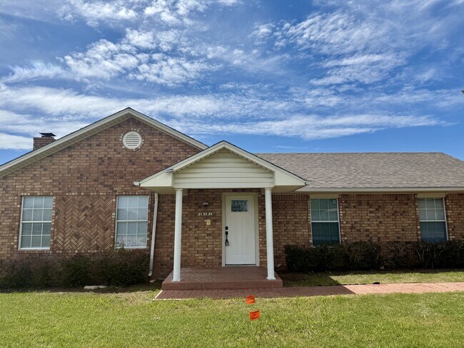 Building Photo - 427 N Rockford Pl