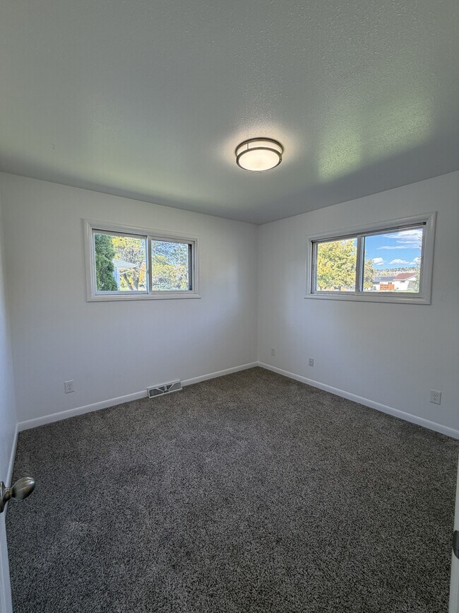 Building Photo - 2520 Lillis Ln
