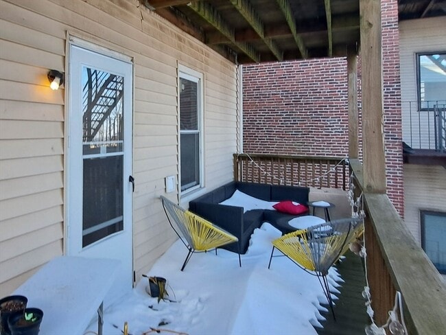 Building Photo - 143 Hillside St