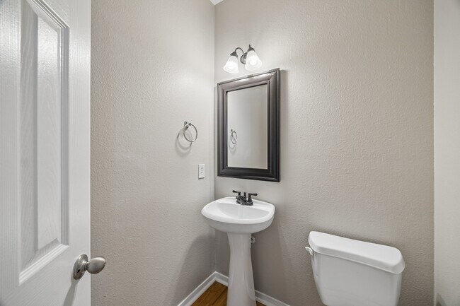 Building Photo - 6218 Lovage Ave