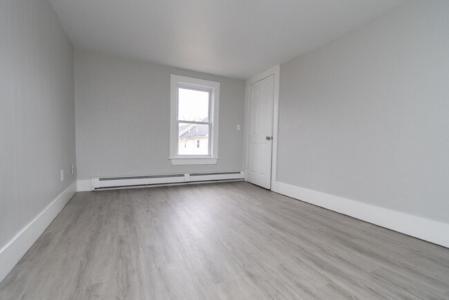 Building Photo - 7 Central St