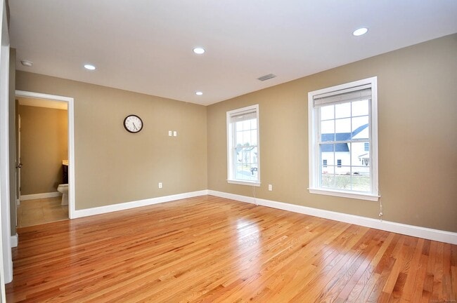 Building Photo - 47 Chaponis Way