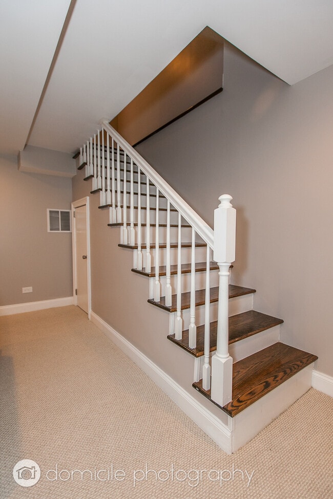 Building Photo - 806 S Oakley Blvd