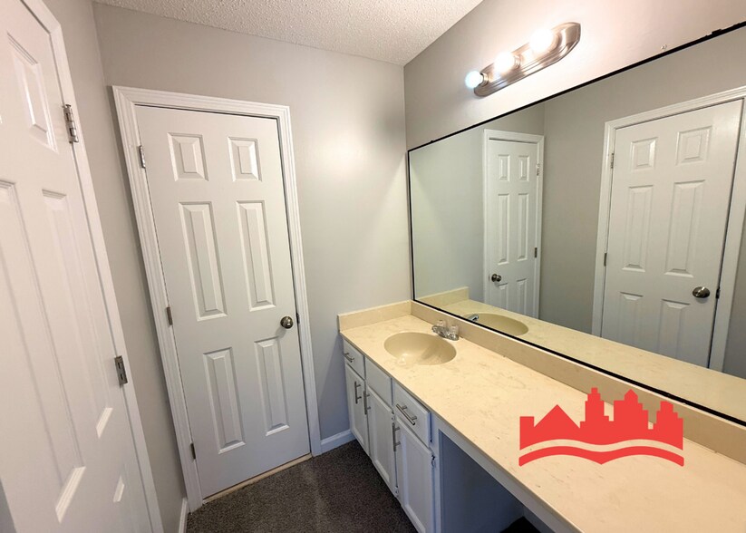 Building Photo - Charming and Updated 2-Bedroom Home for Rent!