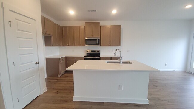 Building Photo - One fee month with 18-month lease!!! "Charming 3-Bed Oasis with Granite Elegance on Discovery Poi...