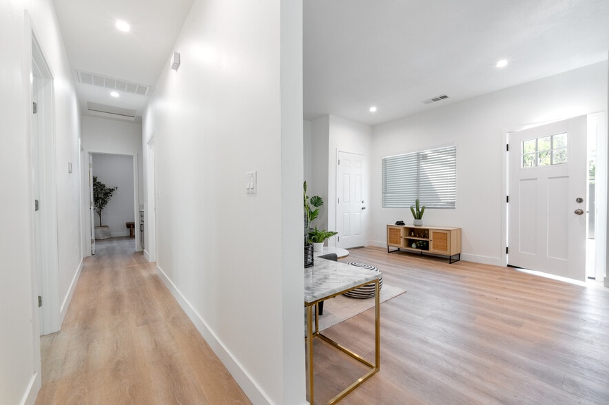 Building Photo - 128 S Citrus Ave