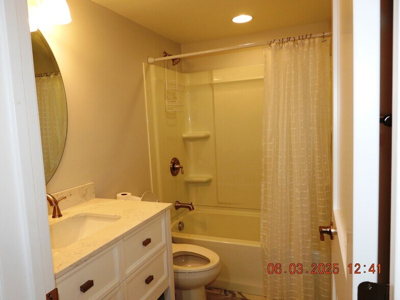 Building Photo - 5260 Crossbow Cir