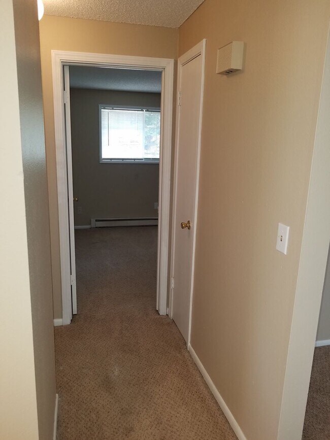 Building Photo - 1115 S Cherry St