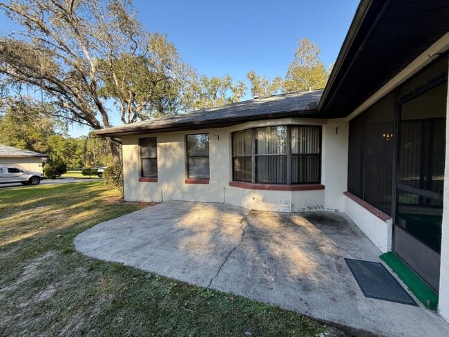 Building Photo - ENJOY EXCLUSIVE RAINBOW RIVER BEACH ACCESS with this beautiful 2BR/2BA Home in Rainbow Springs Co...