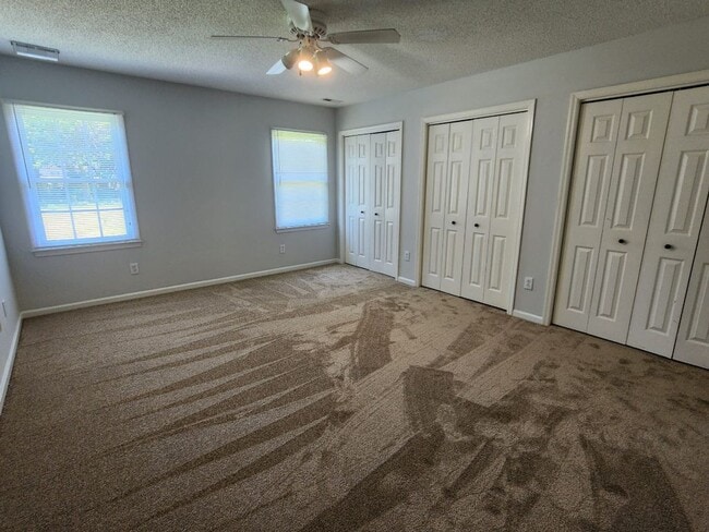 Building Photo - 210 Rivershore Dr