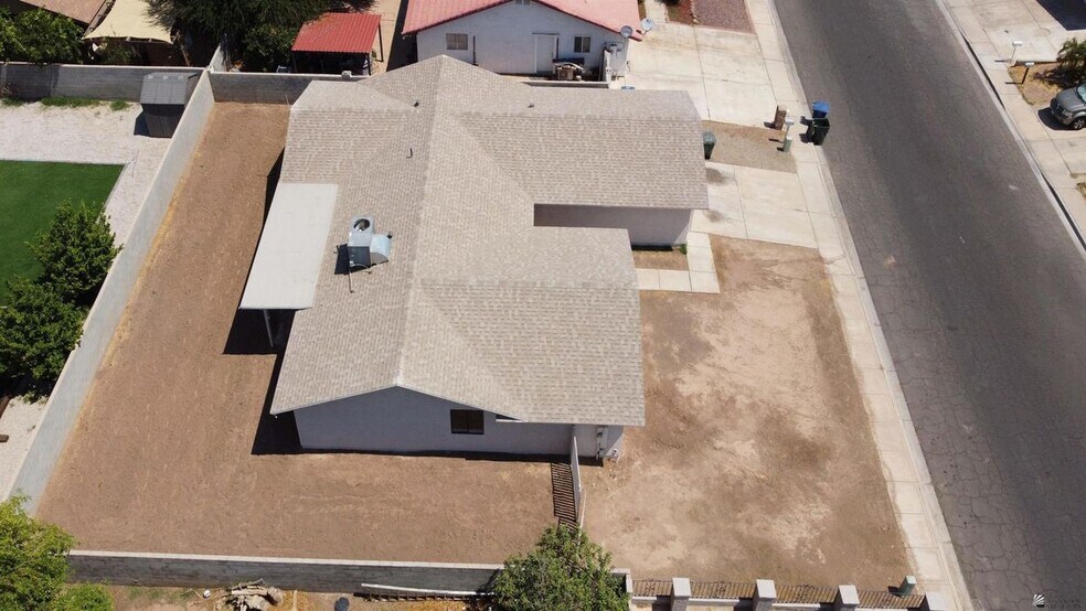 Building Photo - 1276 S Pagent Ave