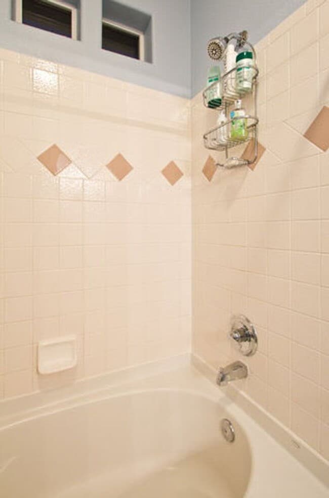 Building Photo - 2845 Willow Tree Ln