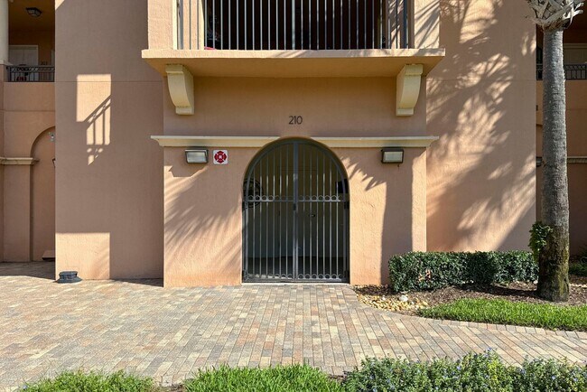 Building Photo - Beautiful Avila 3/2 with preserve view!