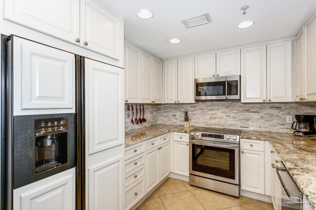 Building Photo - 5 Portofino Dr