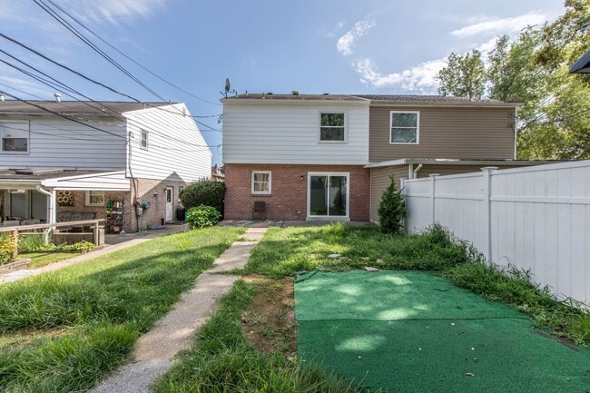Building Photo - Spacious 4-Bedroom, 2.5-Bath Home – West E...