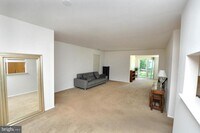 Building Photo - 29 Village Ln
