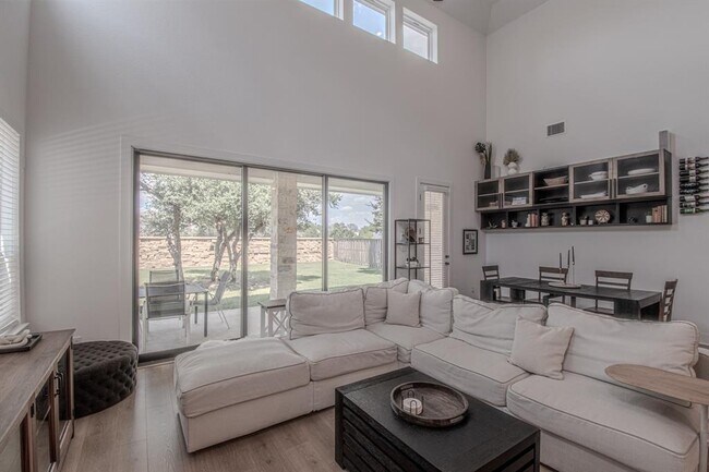 Building Photo - 308 Millbend Rd