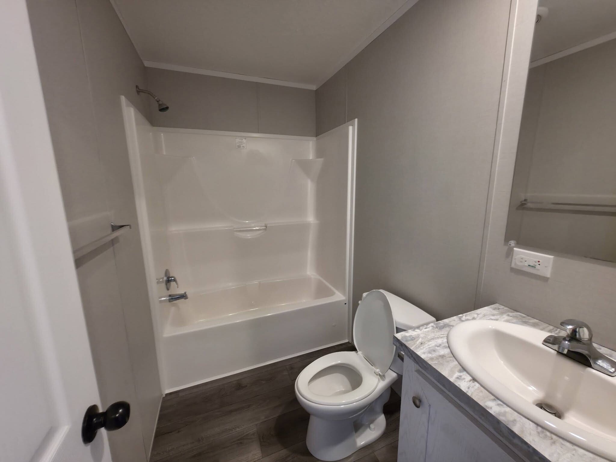 Building Photo - 1404 W Commodore Blvd