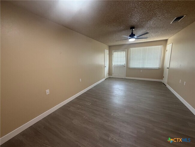 Building Photo - 200 Olsens Acres