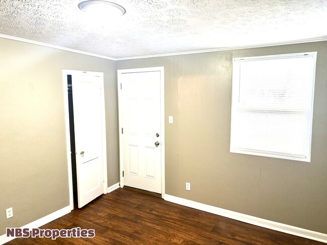 Building Photo - 2212 Harvey St