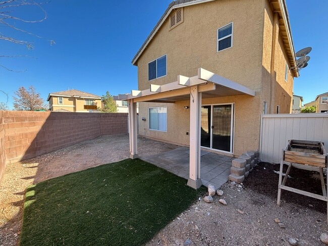 Building Photo - Beautiful 4Bed/2.5 Bath/2Car 2 Story Home nestled in this beautiful Southwest Community near Rhod...