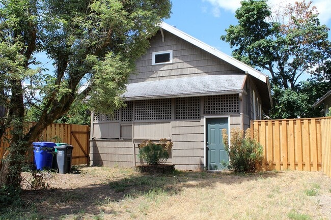 Building Photo - 4806 NE 29th Ave