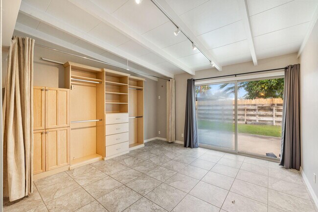 Building Photo - 71996 Vista Del Rio