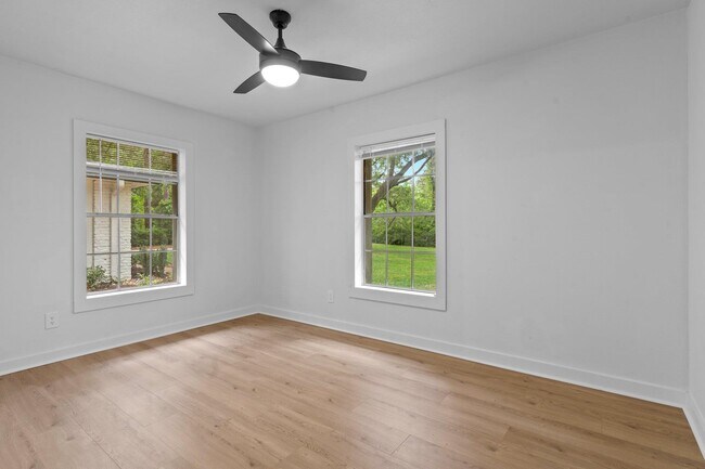 Building Photo - 3333 Meadow Hill Rd