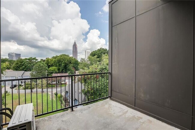 Building Photo - 456 Parkway Dr NE