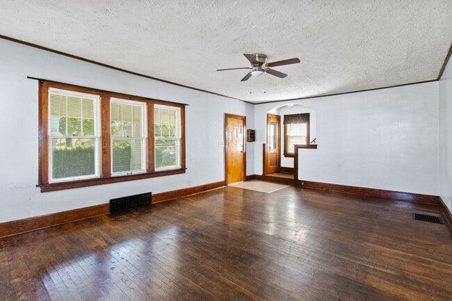 Building Photo - ? Charming Home in the Heart of Newark! ?