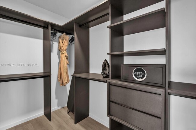 Building Photo - 398 NE 5th St