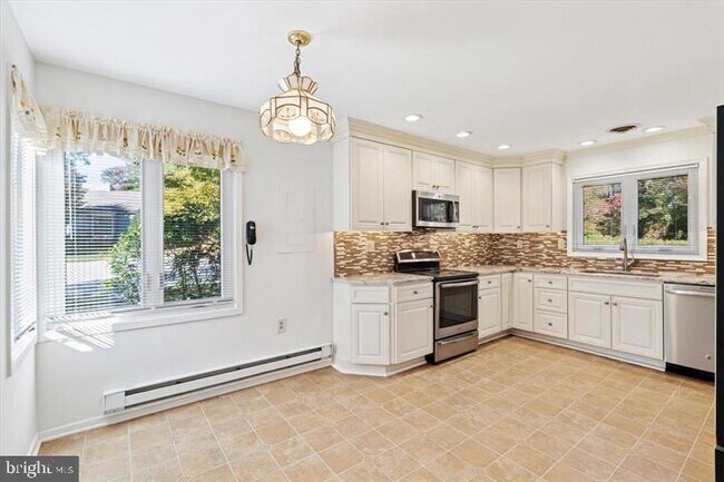 Building Photo - 201 Chandler Dr