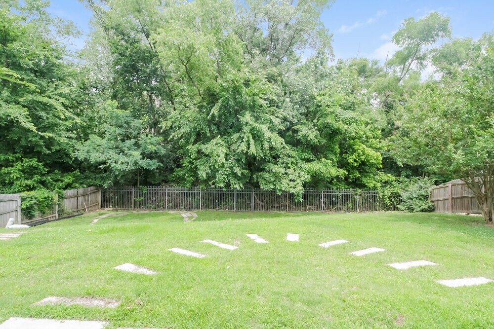 Building Photo - 8168 White Wing Cove W
