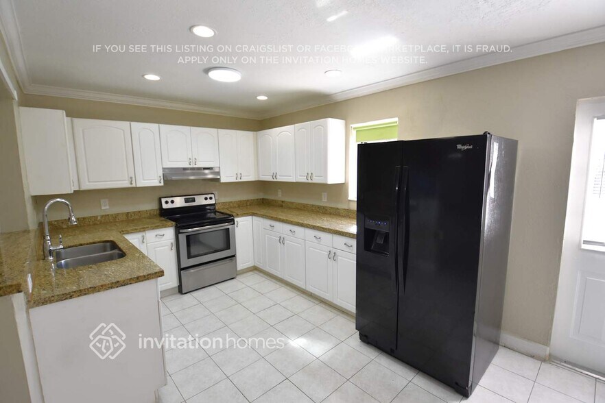 Building Photo - 617 SW 4th St