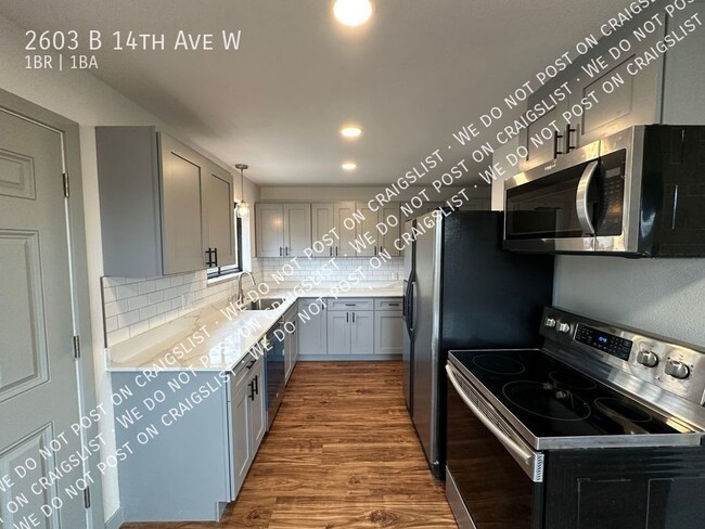 Building Photo - Queen Anne large Renovated 1Bedroom