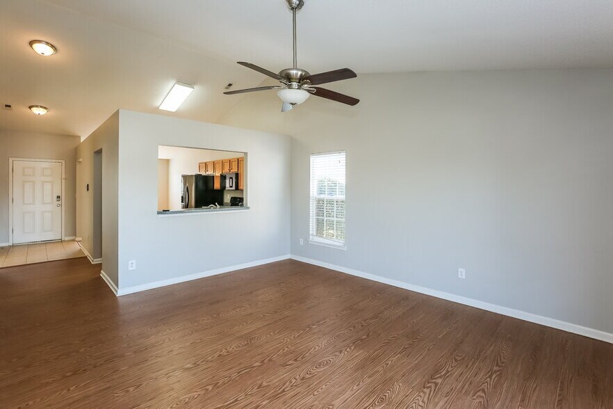 Building Photo - 1528 Moss Creek Dr
