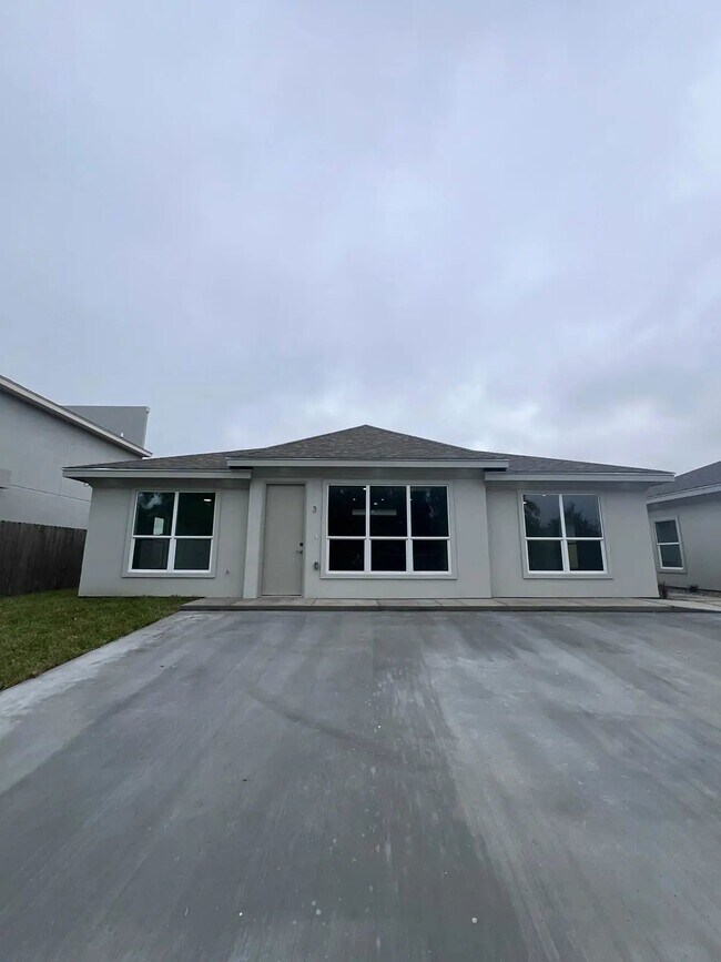 Building Photo - 2610 Fern Ave
