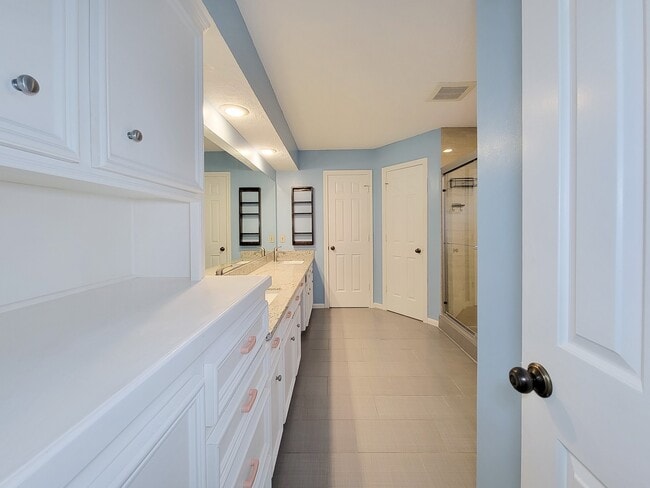 Building Photo - 17326 Ponderosa Pines Dr