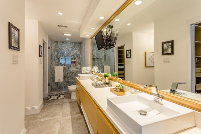 Building Photo - 2005 Potomac Dr