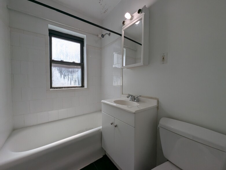 Building Photo - 535 W Arlington Pl