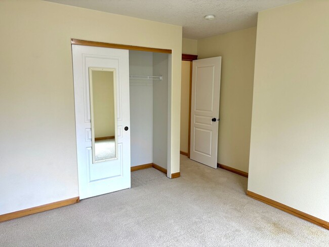 Building Photo - Montavilla 3 bed, 2 1/2 bath house