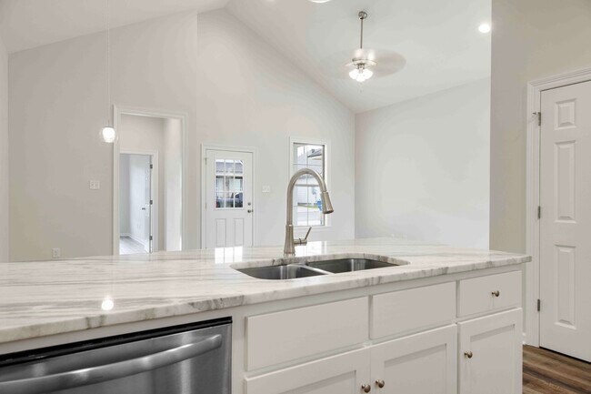 Building Photo - 105 Santa Marta Dr