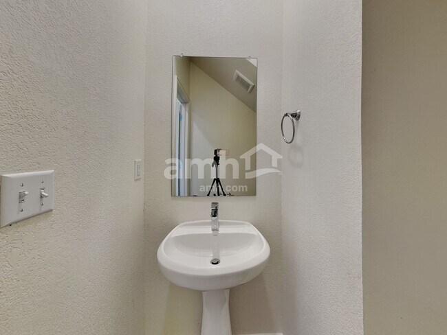 Building Photo - 2716 Geronimo Creek