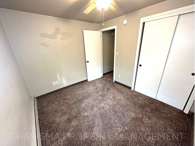 Building Photo - 2 BD, 1 BA LOCATED NEAR DOWNTOWN SIOUX FALLS